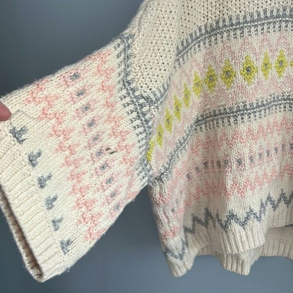 Cozy Multicolor Knit Sweater - Picture 6 of 16